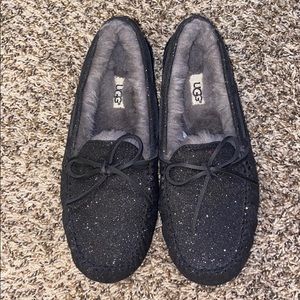 UGG women’s Dakota moccasin size 9